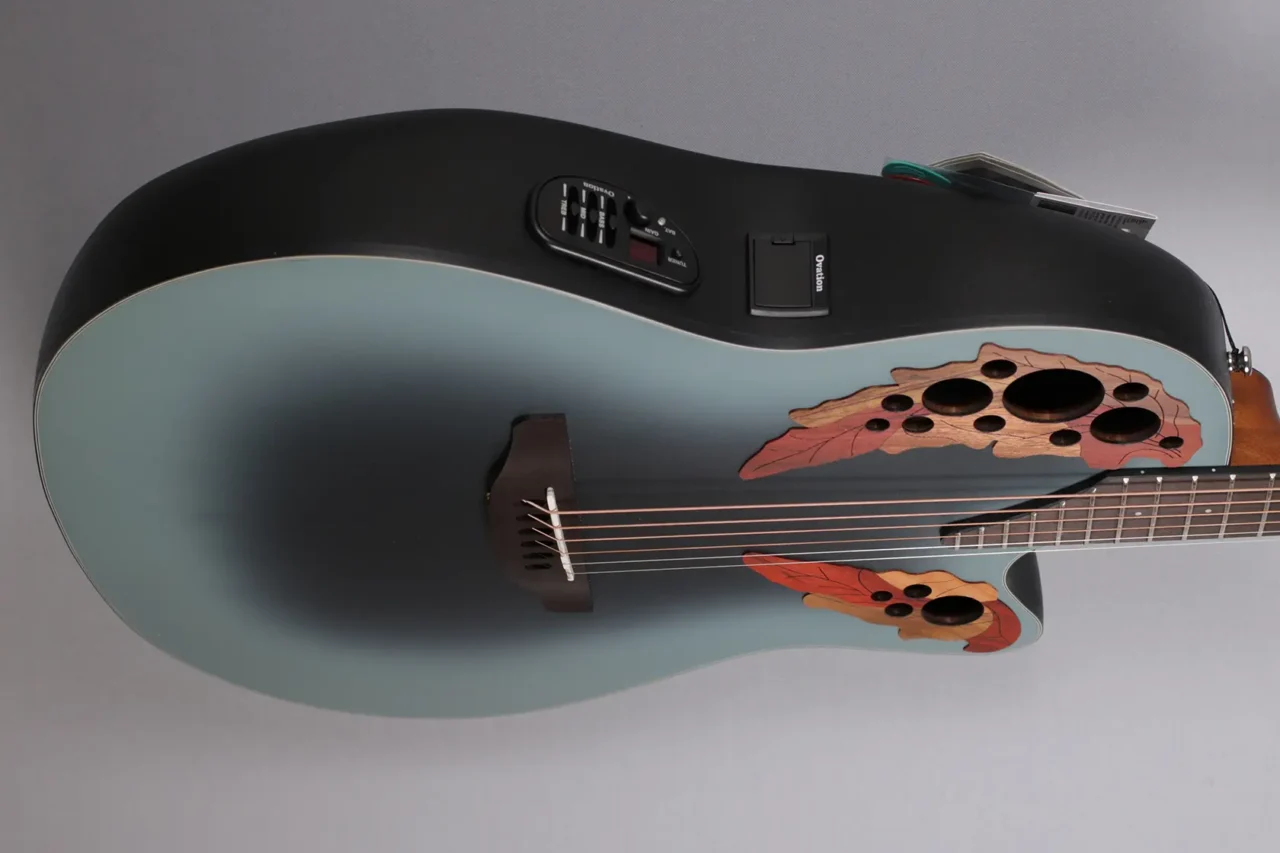 Ovation CE44-RBB-G Reversed Blueburst – Bild 3