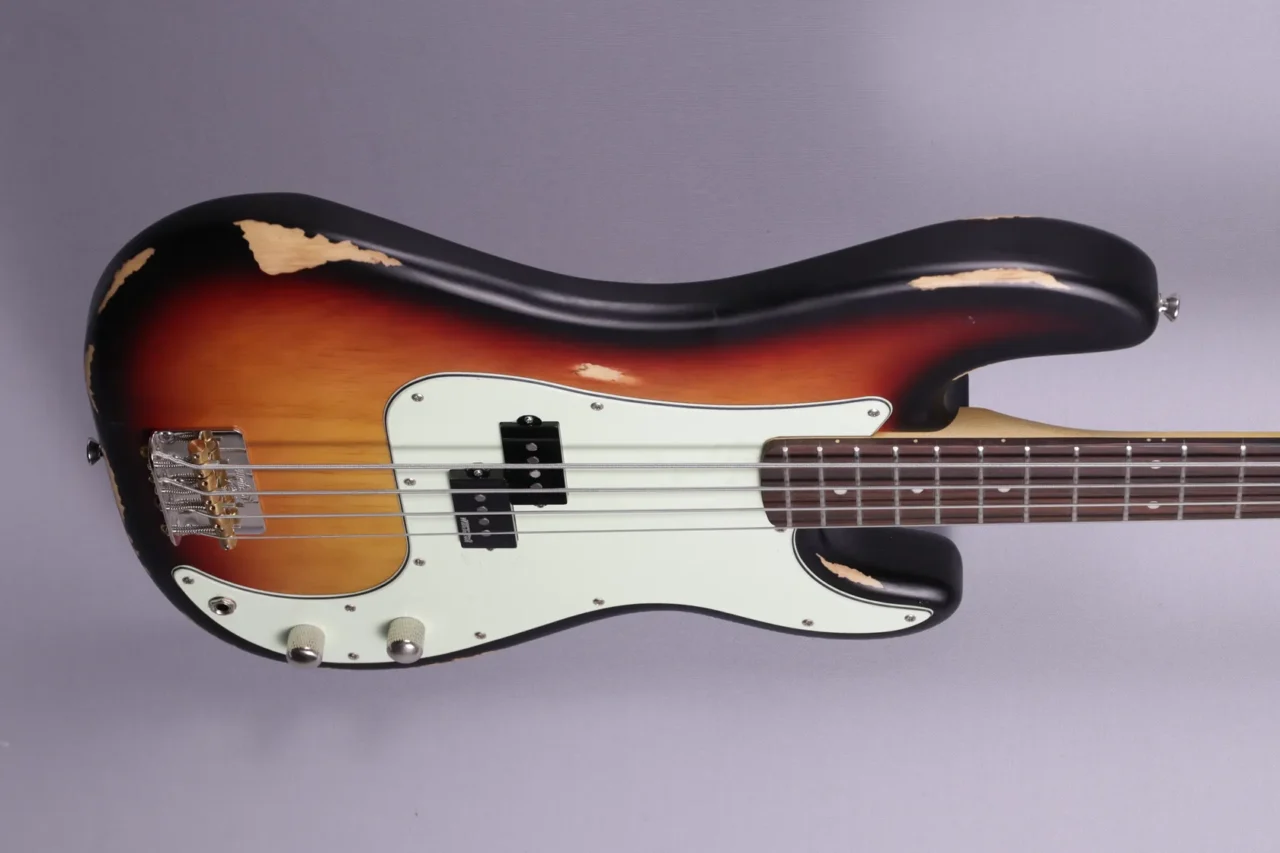 Vintage Icon Series V4MRSSB Distressed Sunset Sunburst E-Bass – Bild 4
