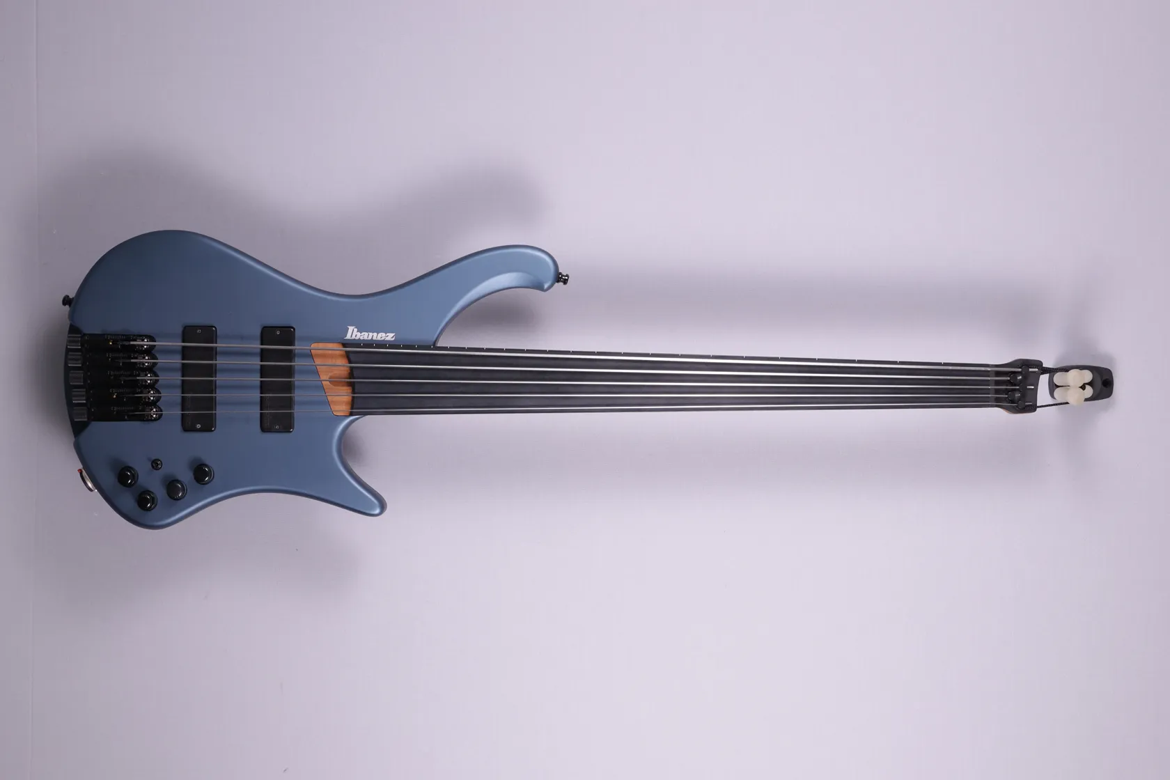 Ibanez EHB 1005F Metallich blue Fretless 5