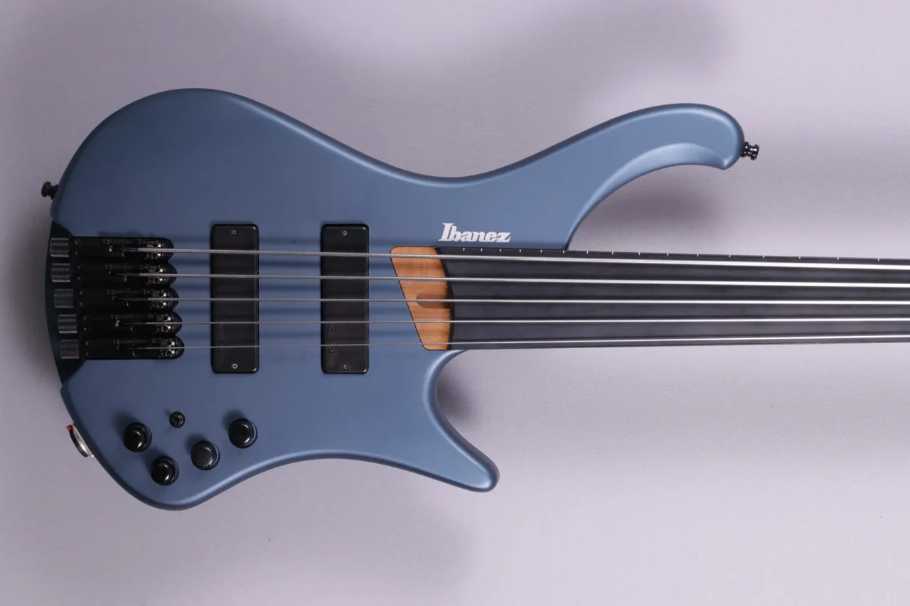 Ibanez EHB 1005F Metallic blue Fretless 5 – Bild 2