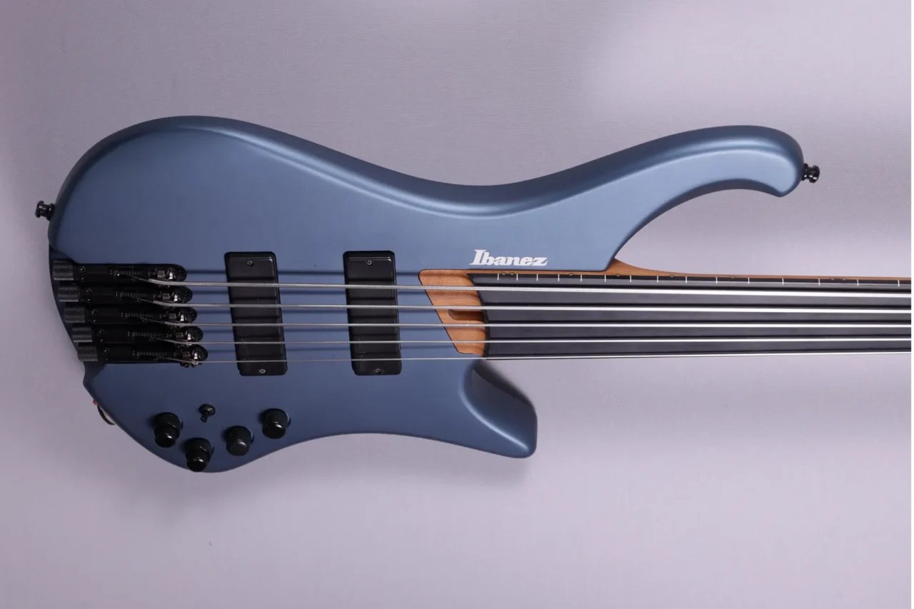 Ibanez EHB 1005F Metallic blue Fretless 5 – Bild 3