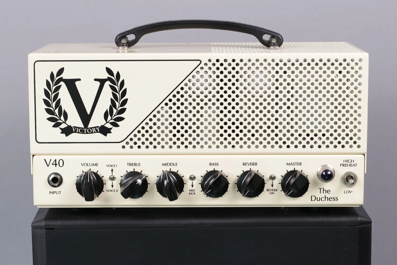 Victory V40 AMP white The Duches
