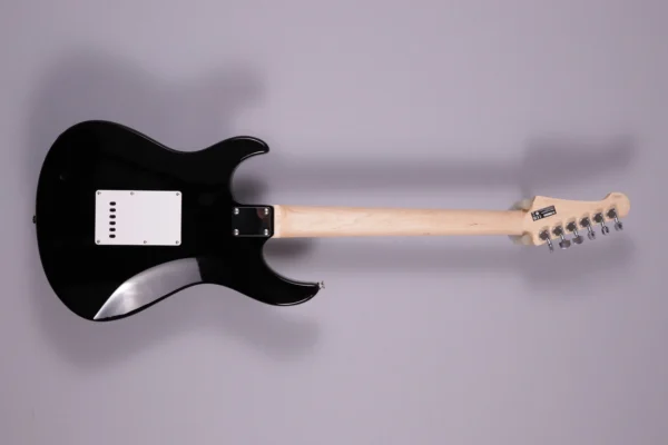 Alternative view of Yamaha Pacifica 112J Black