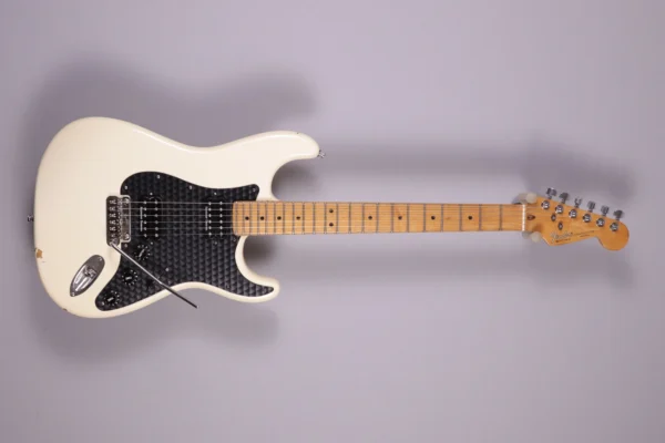 Fender Standard Stratocaster HH, Vega Tremolo- White