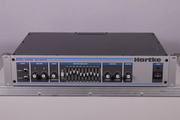 HARTKE HA2500 250 Watt Bassverstärker mit mischbaren Preamp