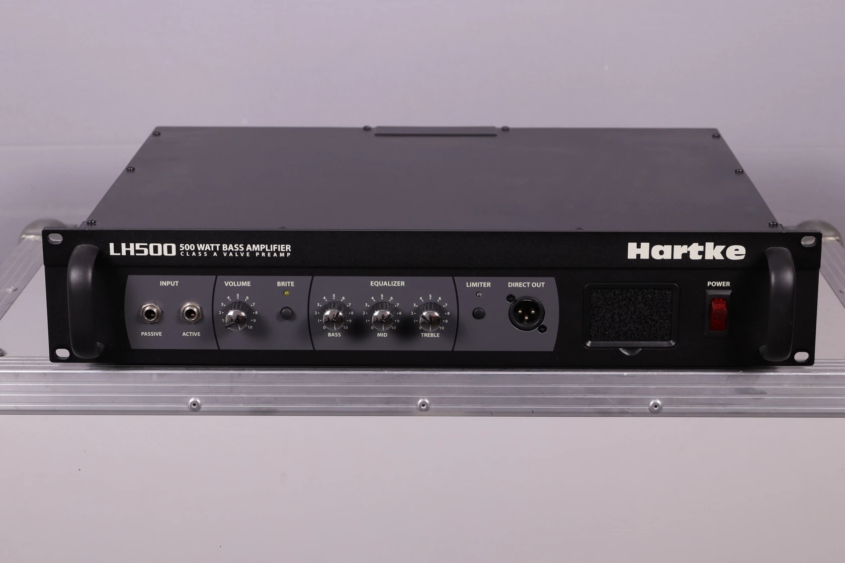 Hartke LH 500 Head 500 Watt Bass-Topteil mit Röhren-Preamp und Solid-State-Endstufe